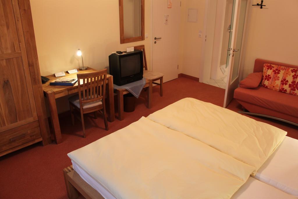 Hotel-Gasthof Die Post Brennerei Frankenhoehe Шиллингсфюрст Номер фото