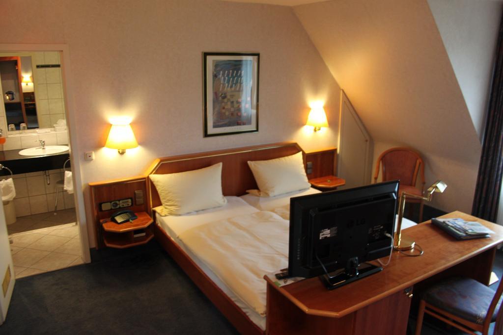 Hotel-Gasthof Die Post Brennerei Frankenhoehe Шиллингсфюрст Номер фото