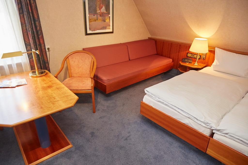Hotel-Gasthof Die Post Brennerei Frankenhoehe Шиллингсфюрст Экстерьер фото